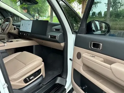 Li Auto Li MEGA 2025, 10000 км, за 396800 CNY - фото 14