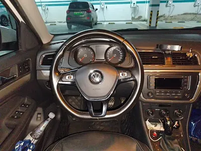 Volkswagen Lavida 2017, 101400 км, за 39800 CNY