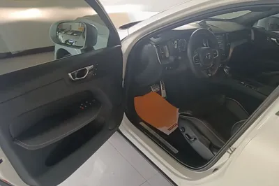 Volvo XC60 2018, 93500 км, за 131200.81 CNY - фото 19