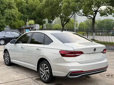 Volkswagen Lavida 2022, 18000 км, за 82000 CNY