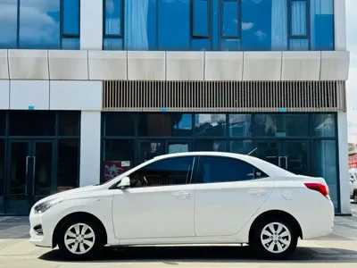 Hyundai Verna 2019, 53000 км, за 21800 CNY