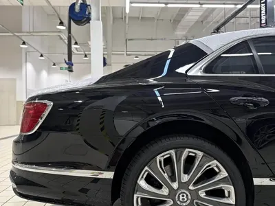 Bentley Flying Spur PHEV 0, 100 км, за 3930000 CNY