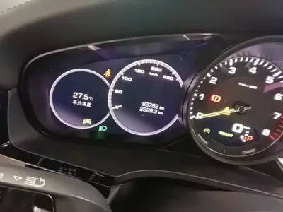 Porsche Cayenne Hybrid 2021, 93699 км, за 315300 CNY - фото 19