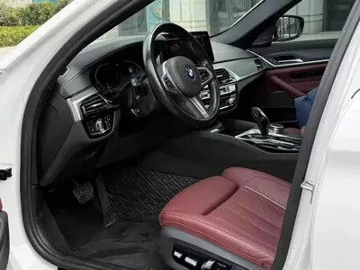 BMW 5 Series 2023, 30000 км, за 227300 CNY - фото 6