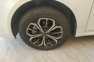 Roewe i6 MAX New Energy 2023, 2600 км, за 80932.6 CNY - фото 8