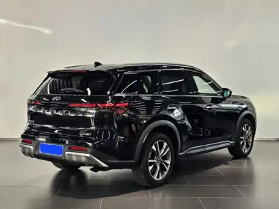 Infiniti QX60 2025, 6000 км, за 242000 CNY