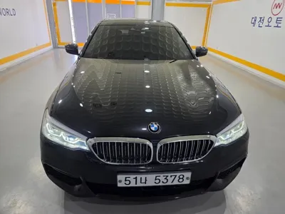 BMW 5-Series · 2018 год