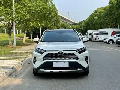 Toyota RAV4 2025, 34000 км, за 115000 CNY