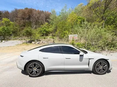 Porsche Taycan 2023, 45300 км, за 77330000 KRW