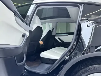 Tesla Model Y 2026, 6000 км, за 276800 CNY - фото 15