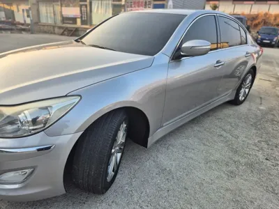 Hyundai Genesis · 2012 год