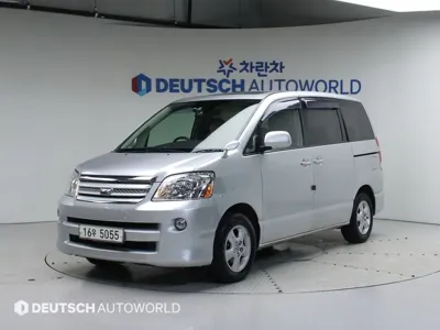 Toyota Noah · 2005 год