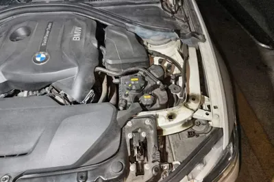 BMW 3 Series 2019, 91400 км, за 87693.8 CNY - фото 22