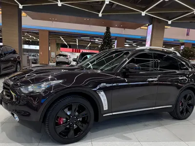 Infiniti QX70 2015, 150000 км, за 95000 CNY