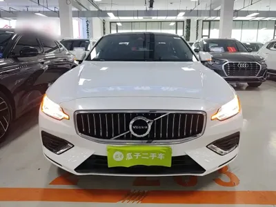 Volvo S60 2021, 34900 км, за 101100 CNY