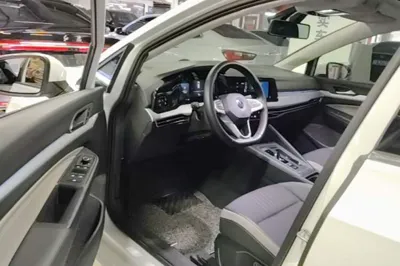 Volkswagen Golf 2021, 42600 км, за 85484.25 CNY