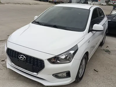 Hyundai Verna (older generation) 2017, 96700 км, за 31868.35 CNY - фото 1