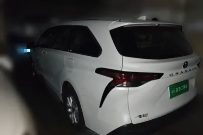 Toyota Granvia 2024, 13000 км, за 241864.95 CNY