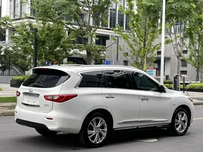 Infiniti JX 2014, 130000 км, за 48800 CNY