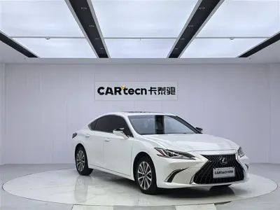 Lexus ES 2024, 29000 км, за 213800 CNY