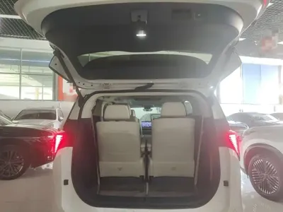 Buick GL8 Hybrid 2025, 14400 км, за 302500 CNY - фото 19