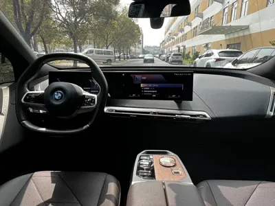 BMW iX 2023, 46000 км, за 228800 CNY