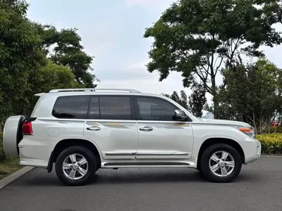 Toyota Land Cruiser 2015, 191000 км, за 296000 CNY