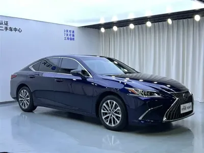Lexus ES 2021, 71000 км, за 153800 CNY
