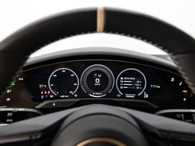 Porsche Taycan 2025, 700 км, за 240000000 KRW - фото 8