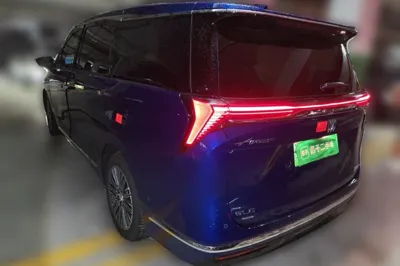 Buick GL8 New Energy 2024, 14000 км, за 289770.24 CNY