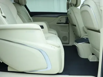 Buick GL8 Hybrid 2025, 28900 км, за 236800 CNY - фото 12