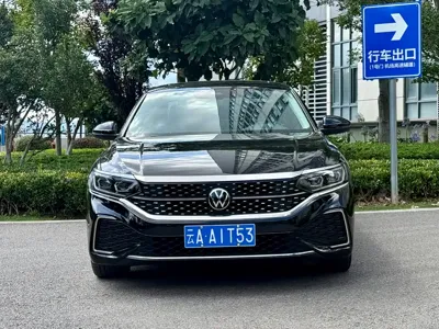Volkswagen Passat 2022, 81000 км, за 88000 CNY - фото 2