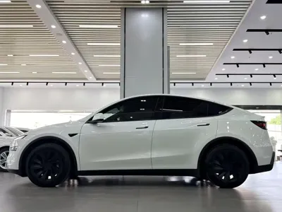 Tesla Model Y 2025, 19000 км, за 223800 CNY