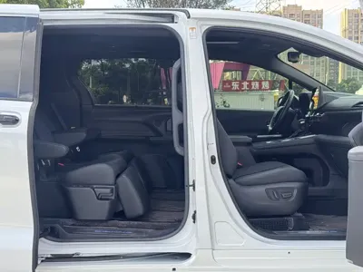 Toyota Sienna 2022, 80000 км, за 189800 CNY - фото 7