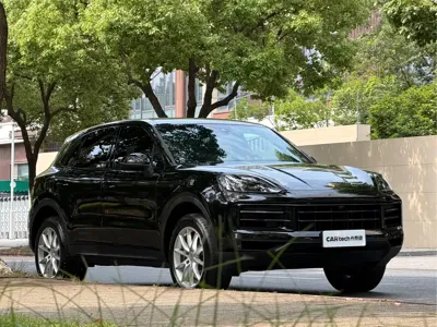 Porsche Cayenne 2024, 15000 км, за 668000 CNY