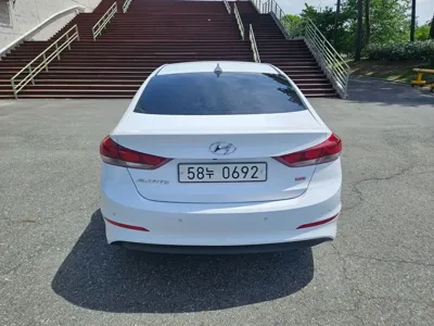 Hyundai Avante 2017, 135740 км, за 8600000 KRW